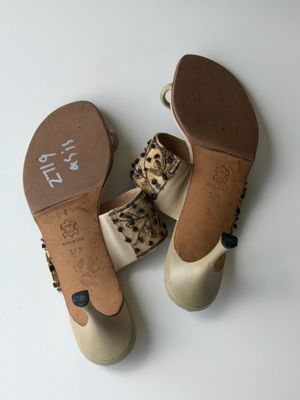 Vintage Manolo Blahnik Embroidered Toe-Ring Sandals, IT 38.5, approx. US 8 - Picture 5 of 14